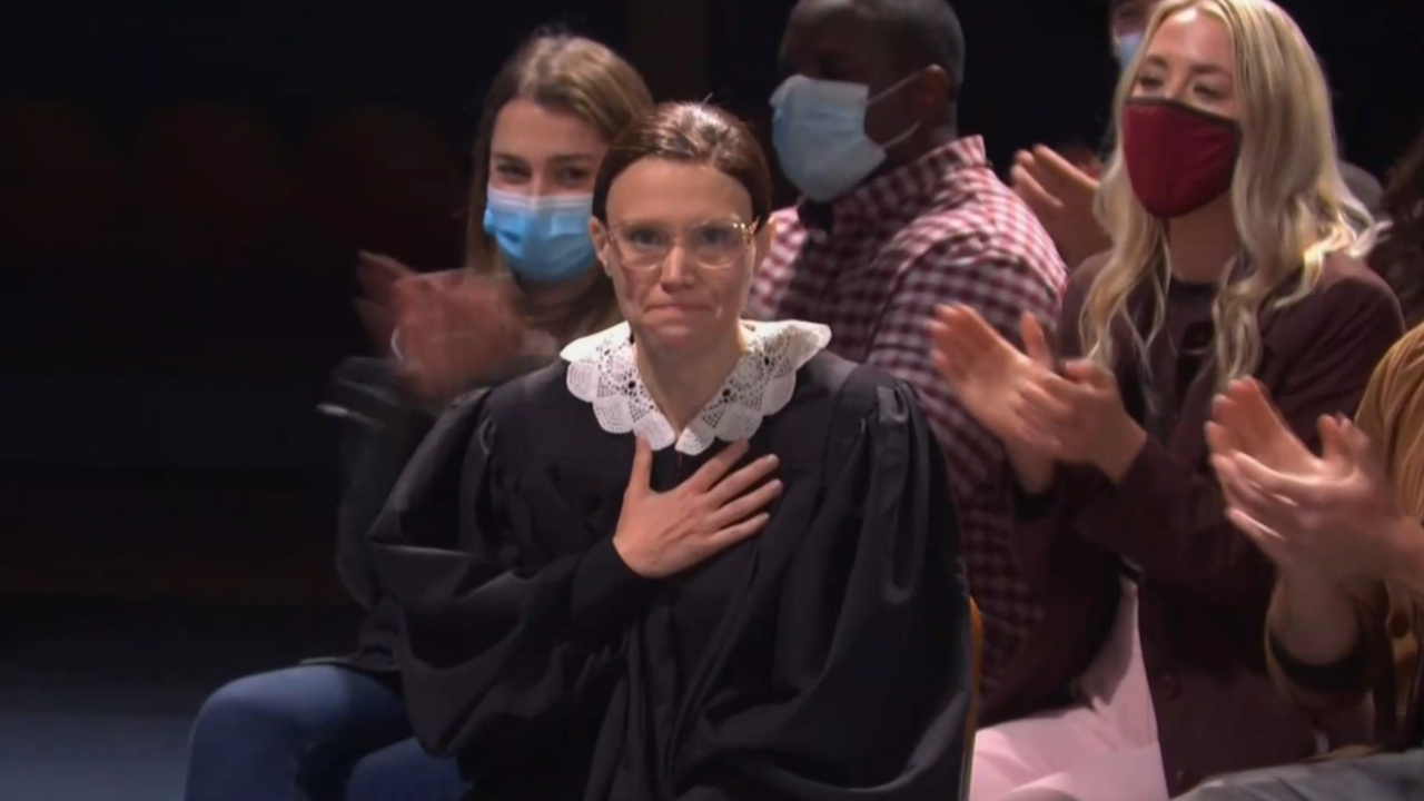 Kate McKinnon Honors Ruth Bader Ginsburg in 'SNL' Season 46 Premiere